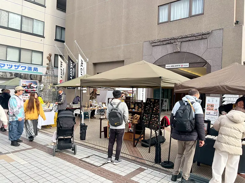 中庭マルシェ