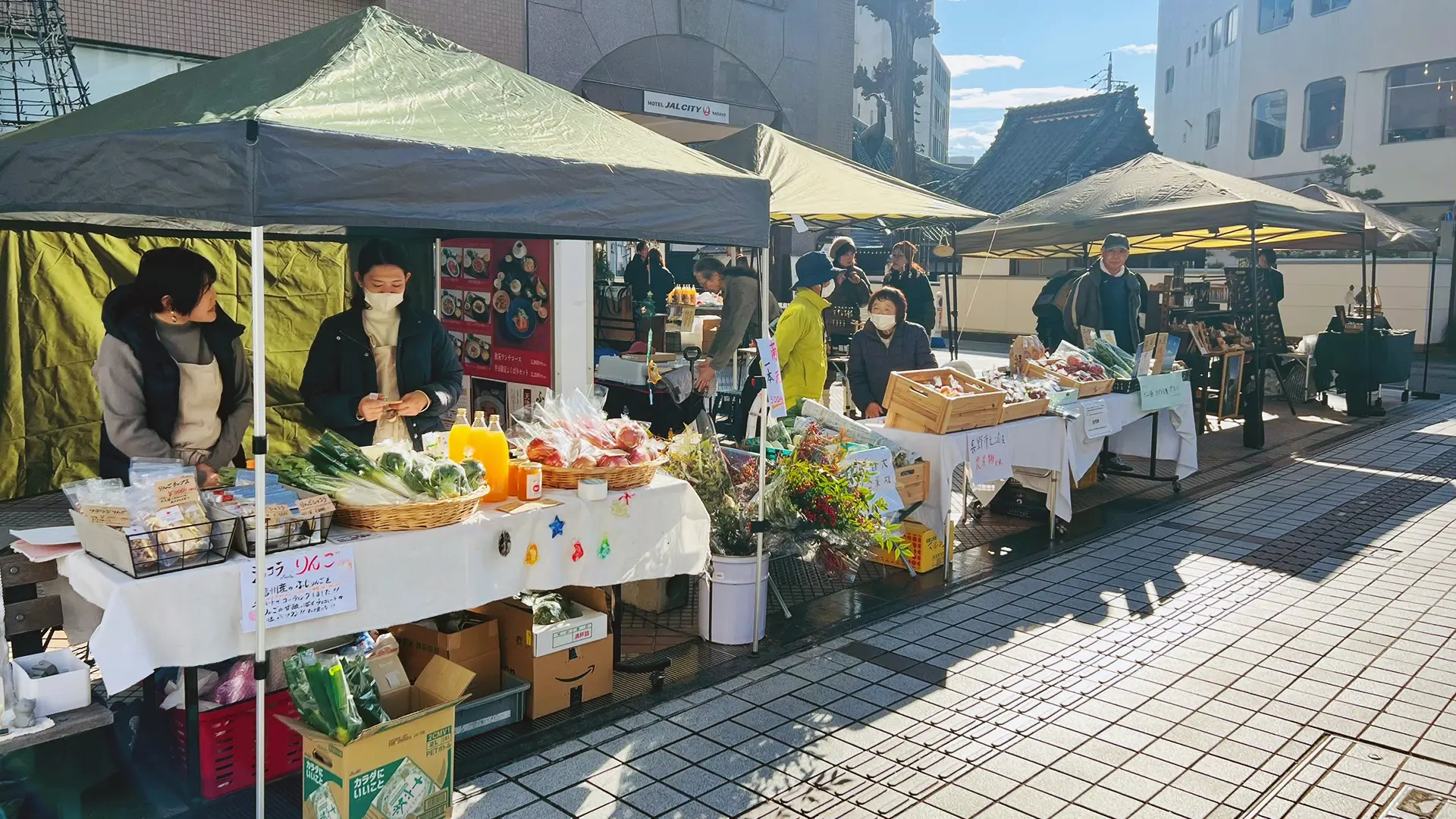 中庭マルシェ