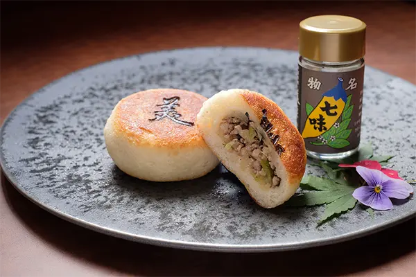 「銘菓のマツキ」の「餃子おやき」コラボも登場！