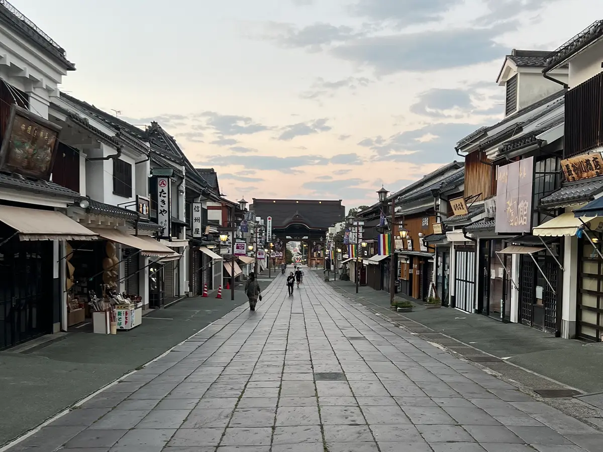 善光寺まで行きは緩やかな上り